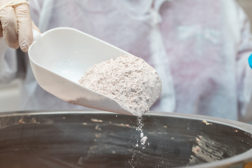 11 adding-all-purpose-flour-into-pan_129565.jpg